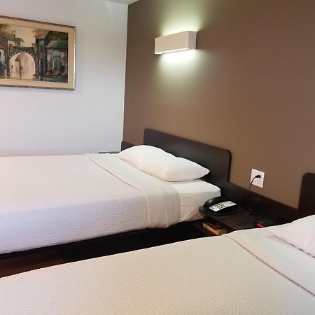 Joys Inn Innisfail, Ab Luaran gambar
